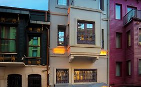 Zendy Suite Hotel